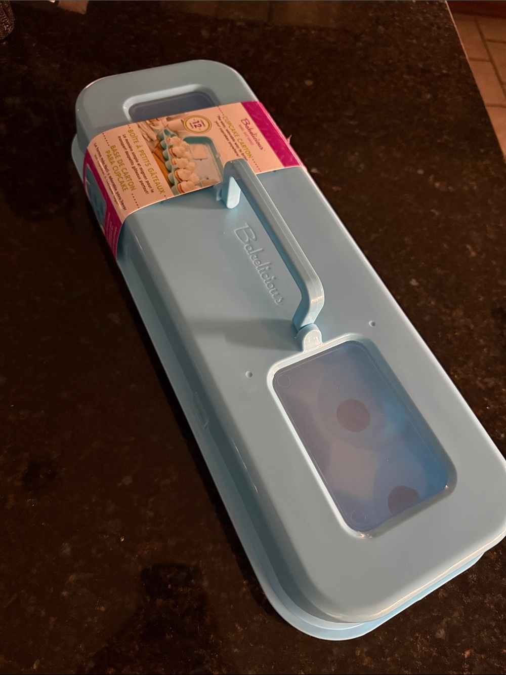 Cupcake Carrier - Holds 12 with handle. New!! - Picture 2 of 6